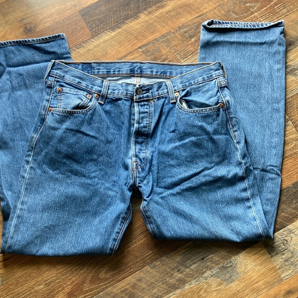 Levi's Classic Blue Straight Jeans Timeless Design